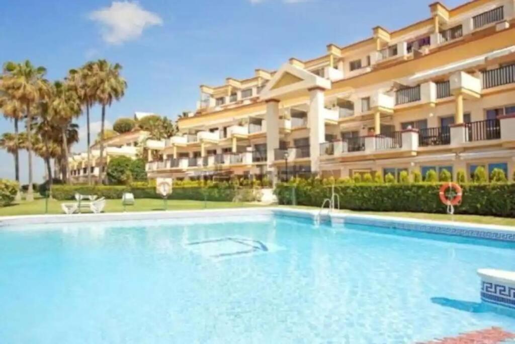 Beachfront Apartment - Sea Views - Marbella Exterior photo