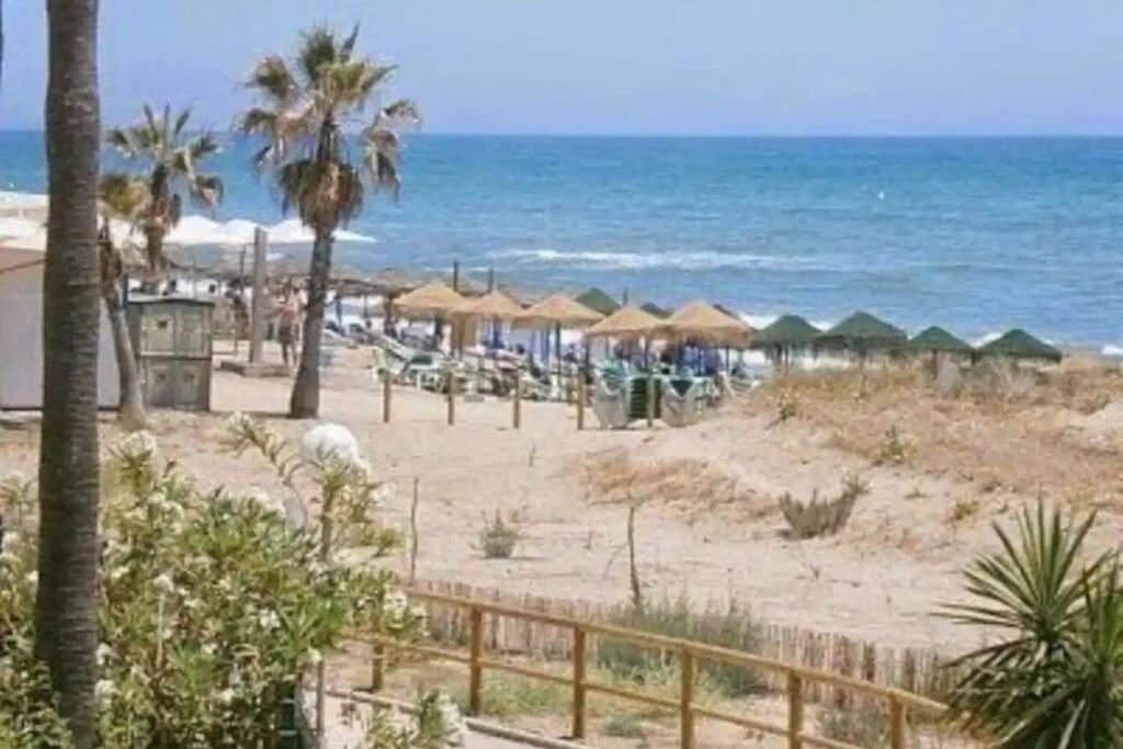 Beachfront Apartment - Sea Views - Marbella Exterior photo