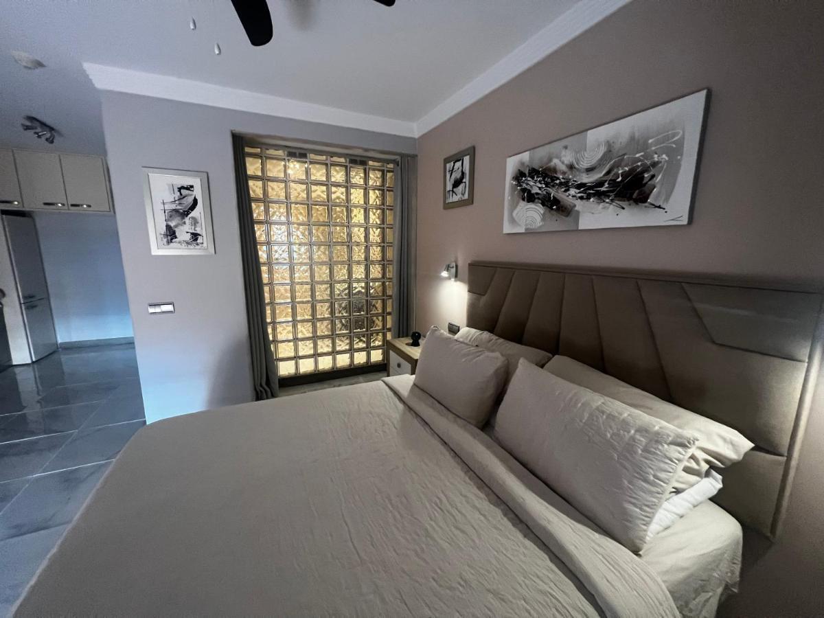 Beachfront Apartment - Sea Views - Marbella Exterior photo