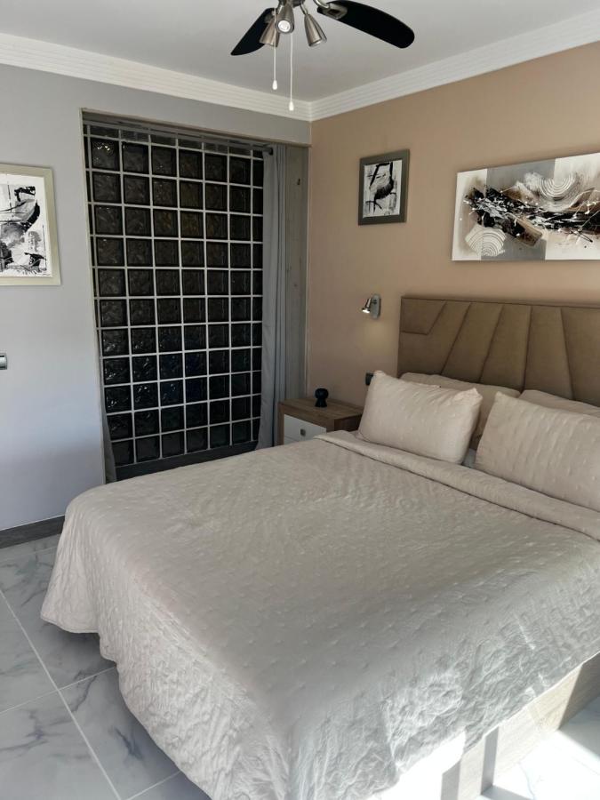 Beachfront Apartment - Sea Views - Marbella Exterior photo